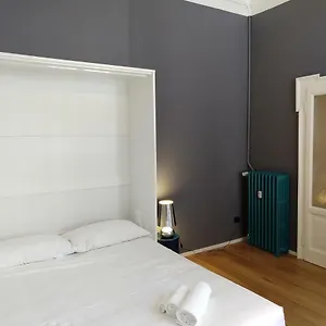 Gray Design In Casa Epoca Isola Garibaldi Apartamento
